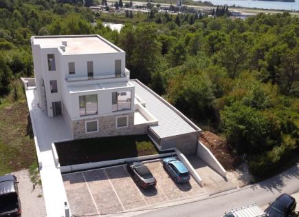 Квартира за 330 000 евро в Тивате, Черногория