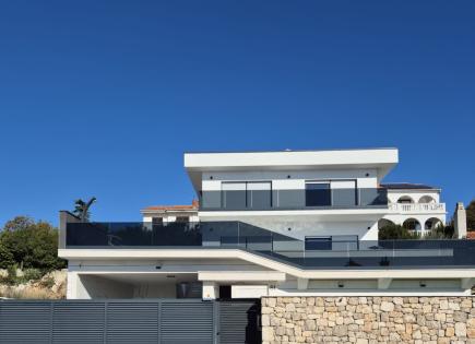 Вилла за 1 560 000 евро в Нови-Винодольски, Хорватия