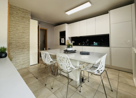 Квартира за 470 000 евро в Люксембурге, Люксембург