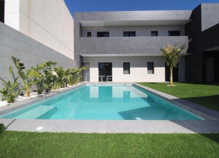 Вилла за 1 300 000 евро в Сан-Педро-дель-Пинатаре, Испания