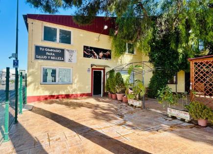 Коммерческая недвижимость за 675 000 евро в Дайя-Нуэве, Испания