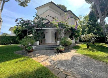 Вилла за 1 590 000 евро в Марина ди Пьетрасанта, Италия