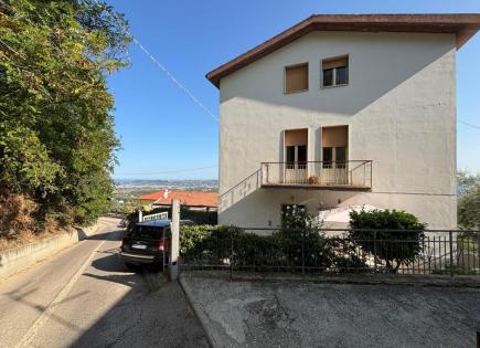 Квартира за 70 000 евро в Читта-Сант-Анджело, Италия