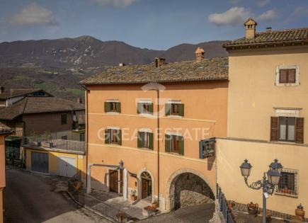 Таунхаус за 1 350 000 евро в Сполето, Италия