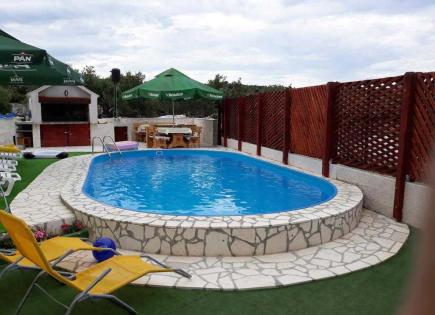 Отель, гостиница за 585 000 евро в Рогознице, Хорватия