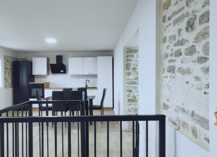 Дом за 548 600 евро в Копере, Словения