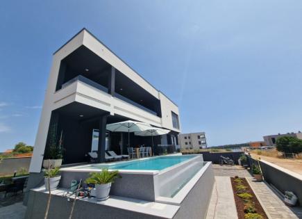 Дом за 1 390 000 евро в Медулине, Хорватия