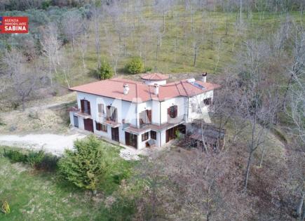 Вилла за 330 000 евро в Риети, Италия