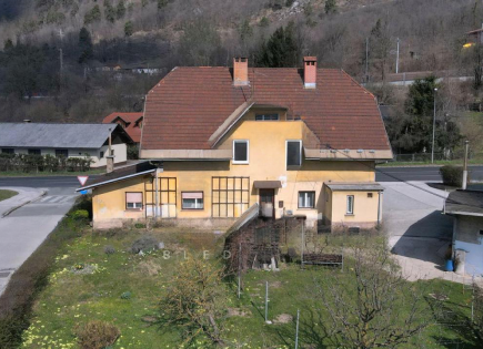 Дом за 185 000 евро в Есенице, Словения