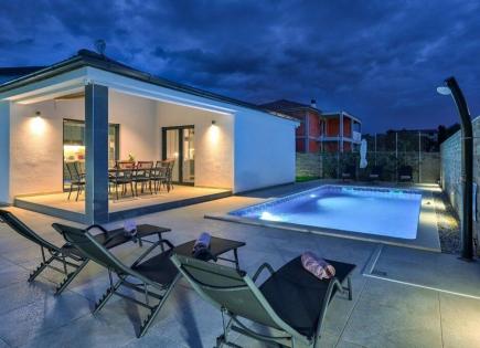 Вилла за 570 000 евро в Пуле, Хорватия