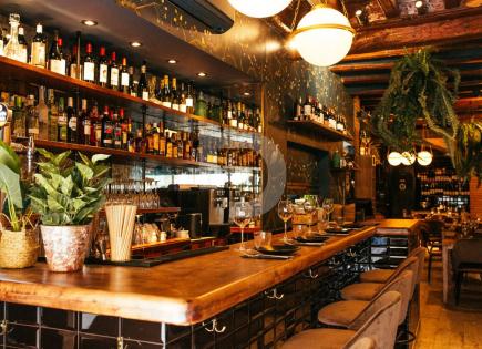 Коммерческая недвижимость за 1 400 000 евро в Эйшампле, Испания