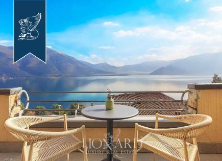 Вилла за 1 600 000 евро в Карате-Урио, Италия