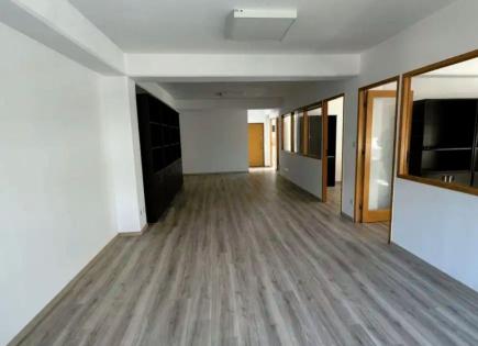 Офис за 2 700 евро за месяц в Айия-Триасе, Кипр