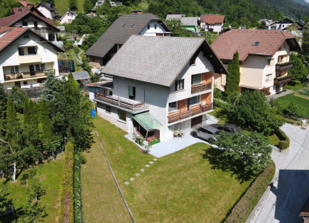Дом за 375 000 евро в Есенице, Словения