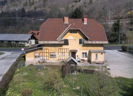 Дом за 178 000 евро в Есенице, Словения