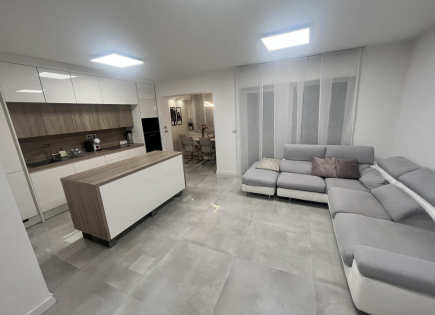 Квартира за 382 000 евро в Копере, Словения