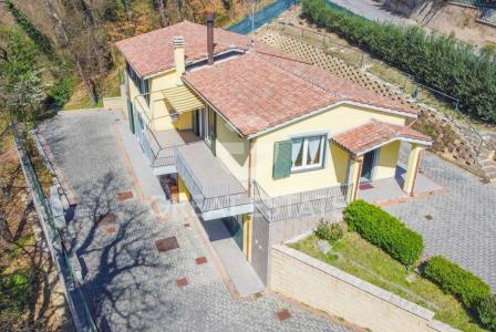 Вилла за 385 000 евро в Фабро, Италия