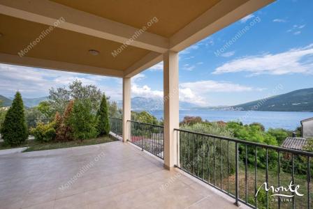 Вилла за 540 000 евро в Дженовичах, Черногория