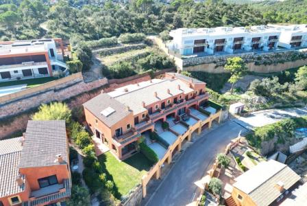 Коттедж за 830 000 евро в Бегуре, Испания