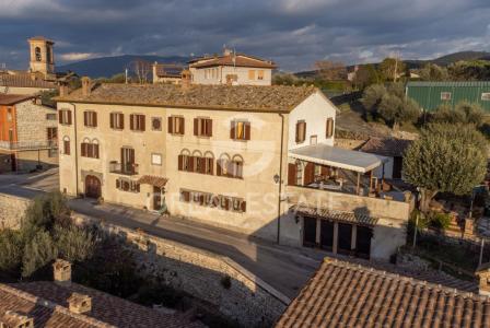 Вилла за 830 000 евро в Корчано, Италия