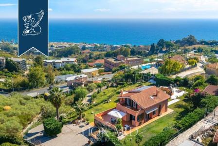 Вилла в Сан-Ремо, Италия (цена по запросу)