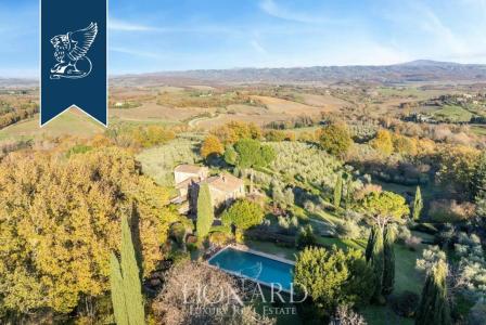 Ферма за 3 400 000 евро в Четоне, Италия