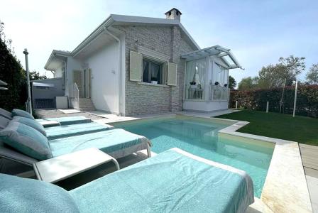 Коттедж за 2 350 000 евро в Марина ди Пьетрасанта, Италия