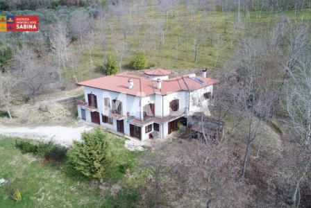 Вилла за 330 000 евро в Риети, Италия