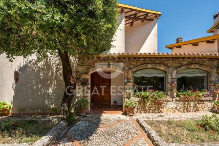 Вилла за 580 000 евро в Сполето, Италия