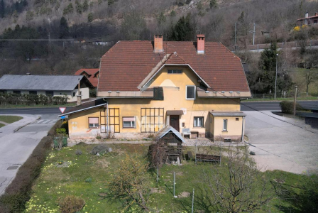Дом за 178 000 евро в Есенице, Словения