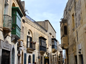 Цветные балконы на Мальте