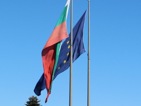 Флаги Болгарии и ЕС