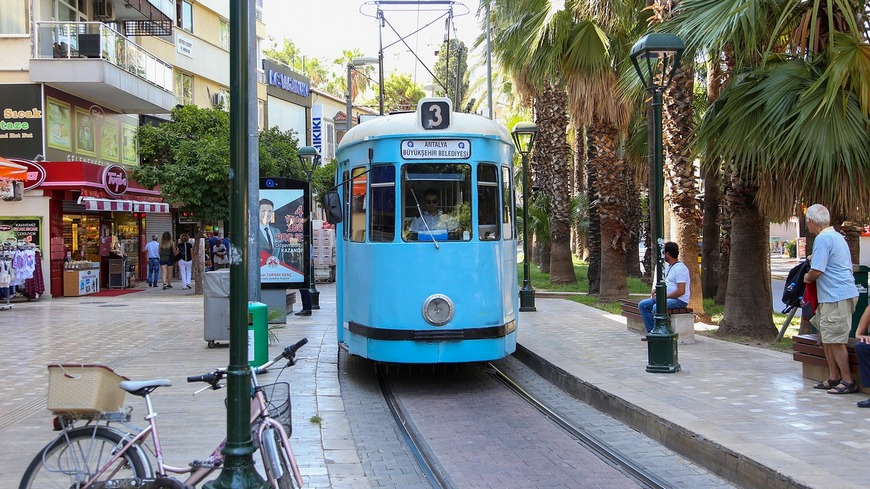 Трамвай на улицах Антальи