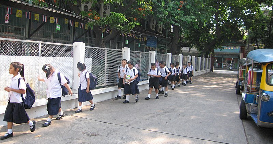 Учащиеся начальной школы в Таиланде